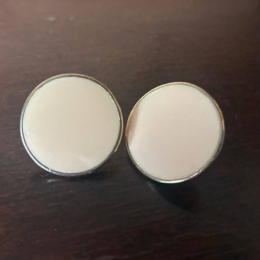 Vintage ART Signed Cream Enamel Gold Rim Oval Clip On Earrings 1950s Mid Century - Picture 9 of 10